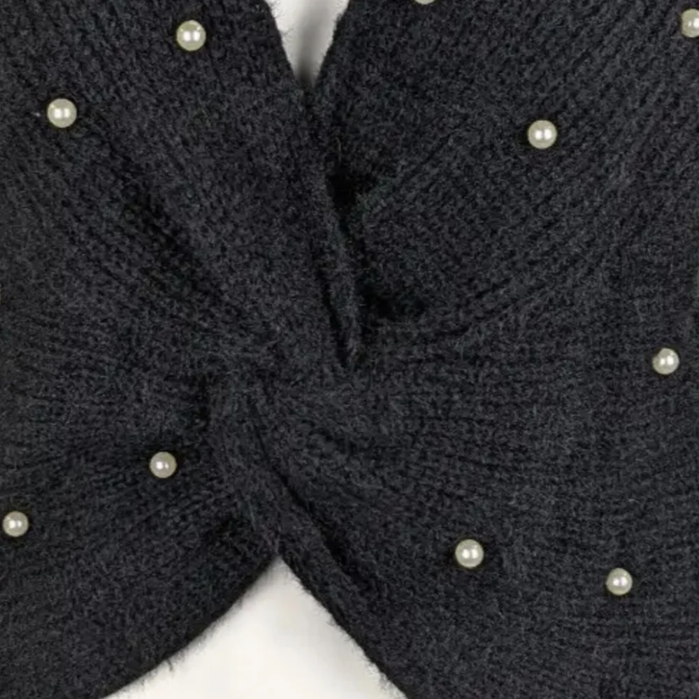 No boundaries Black Twist Sweater - Picture 4 of 7